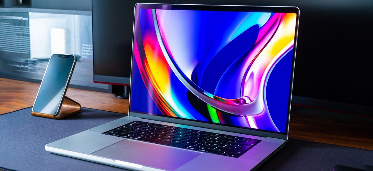 مک بوک با صفحه نمایشگر لمسی OLED